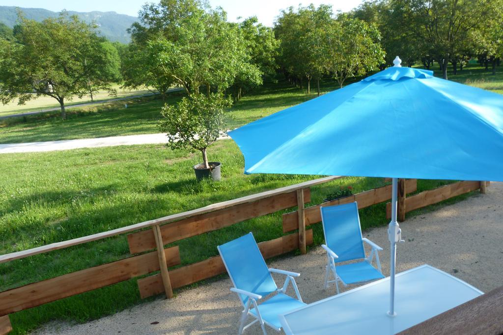 סן-ז'אן-אן-רוייה Roulottes Au Pied Du Vercors מראה חיצוני תמונה